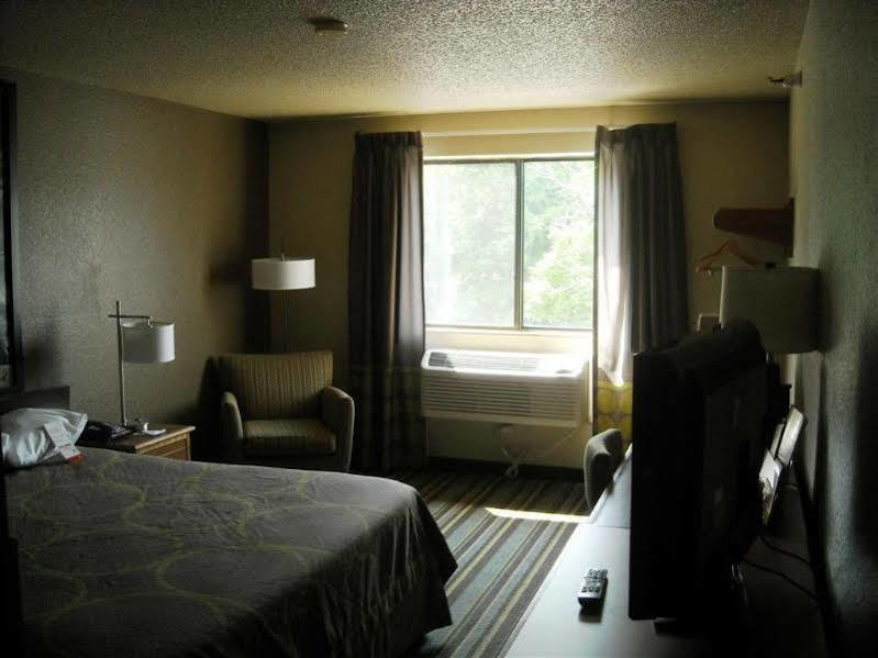 Super 8 By Wyndham Hull Street Midlothian Richmond Area Hotel Bagian luar foto