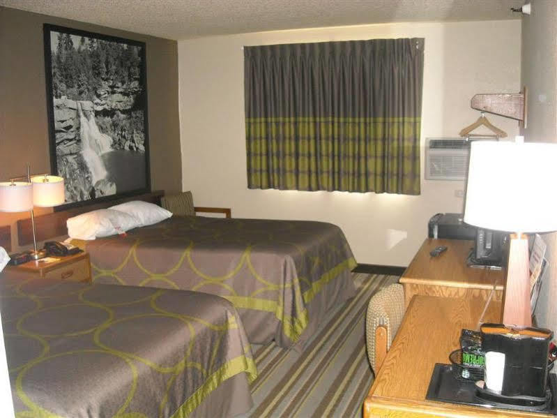 Super 8 By Wyndham Hull Street Midlothian Richmond Area Hotel Bagian luar foto